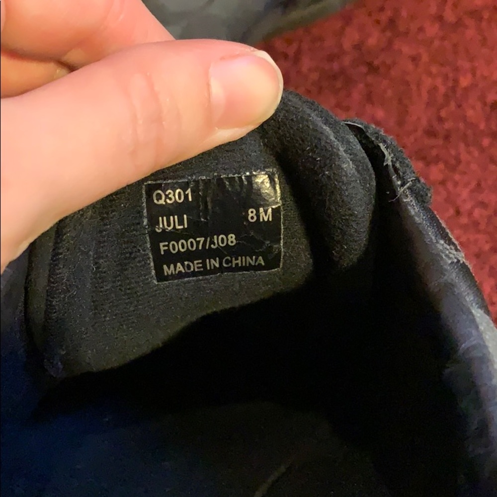 Shoes - Picture 4 of 5